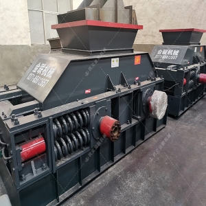 1200x800直聯(lián)式對(duì)輥破碎制砂機(jī)發(fā)往湖北武漢