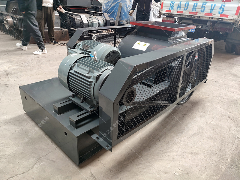 煤矸石雙齒輥破碎機的出料粒度能達到多少？產(chǎn)量多大？