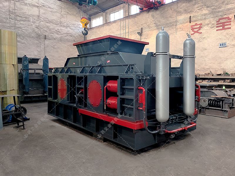 1500*1000全液壓對輥制砂機設備發往江西