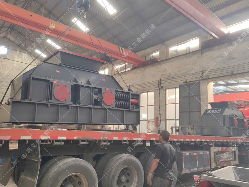 大型對輥制砂機1208型制砂機發往內蒙古