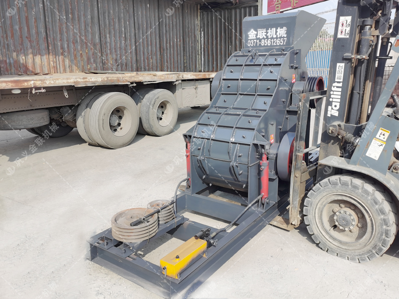 無篩底雙級破碎機發(fā)貨 中型破碎機發(fā)往云南