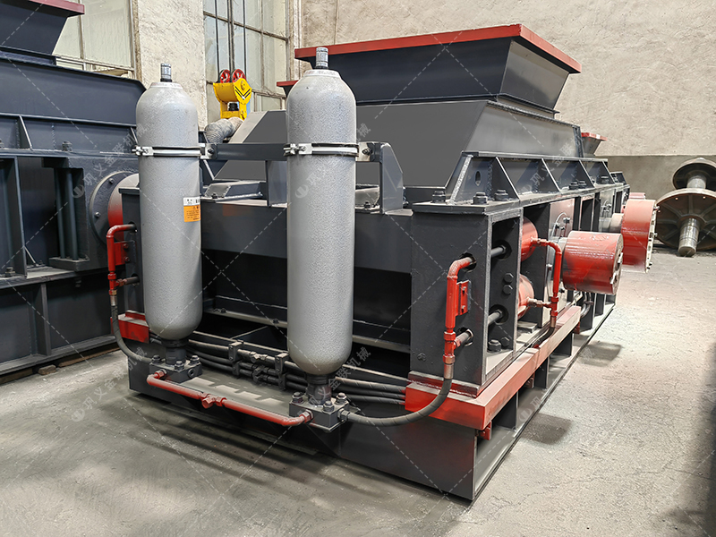 1200x800大型液壓對輥破碎機(jī)發(fā)往湖北