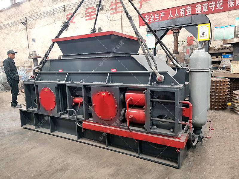 1200x800大型液壓對輥破碎機(jī)發(fā)往湖北