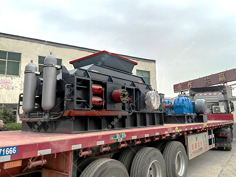 河南液壓對(duì)輥制砂機(jī)報(bào)價(jià)，碎石機(jī)生產(chǎn)廠家哪里有？